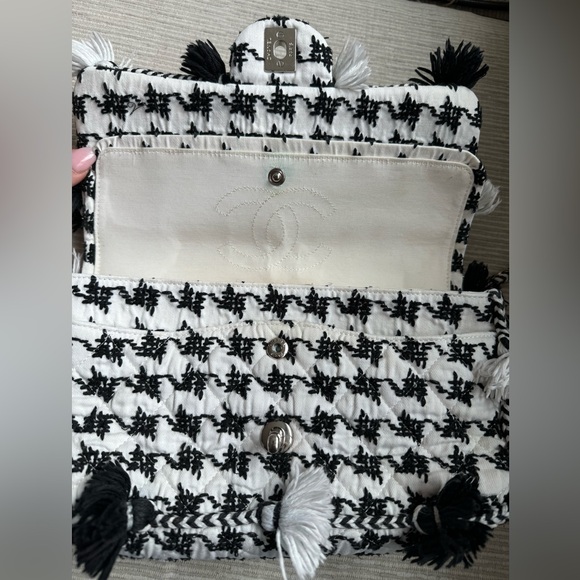 Chanel Dubai Embroidered Flap Bag 2015 Cruise - Picture 9 of 14